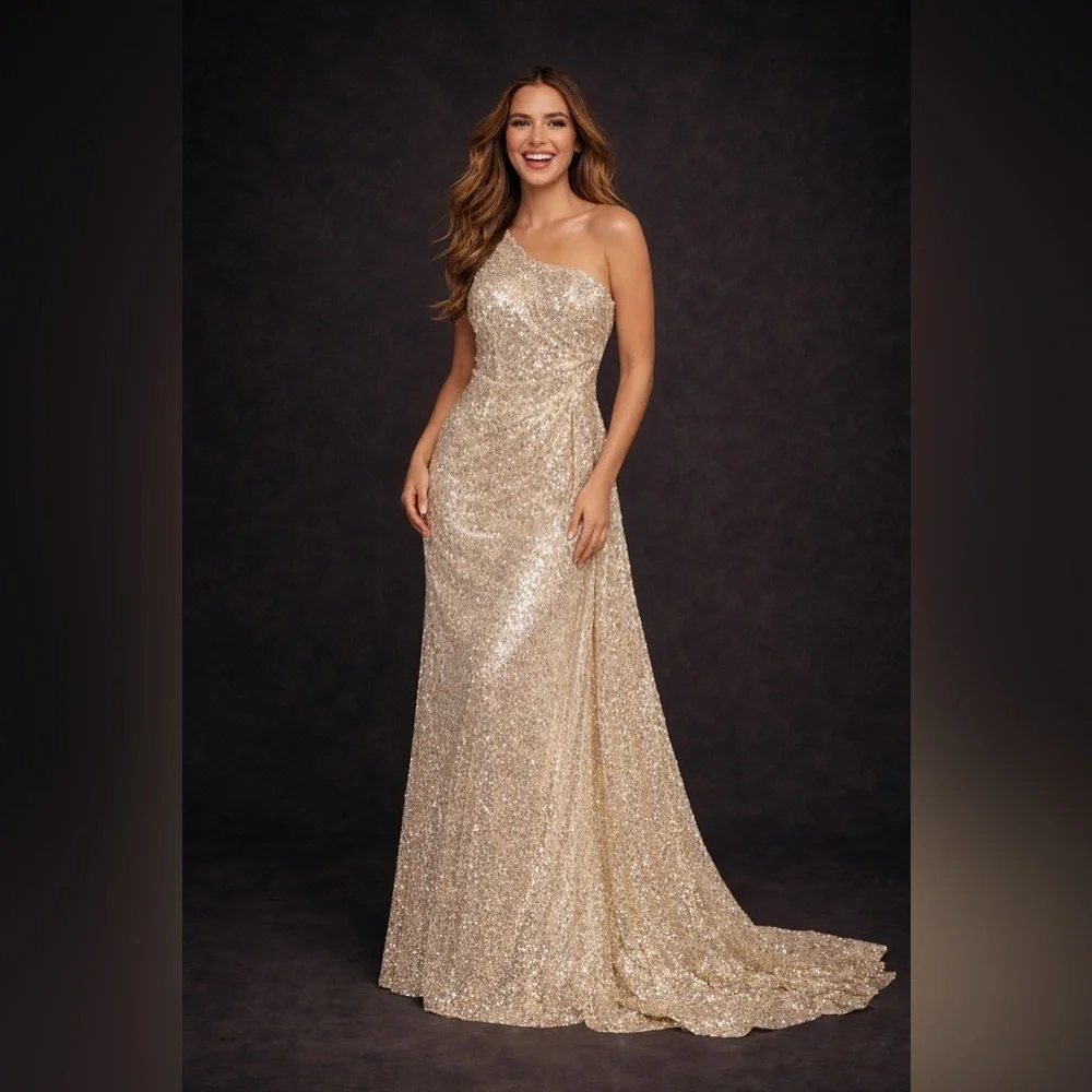 Elegant Gold Sequin One-Shoulder Dress - Picture 1 of 9